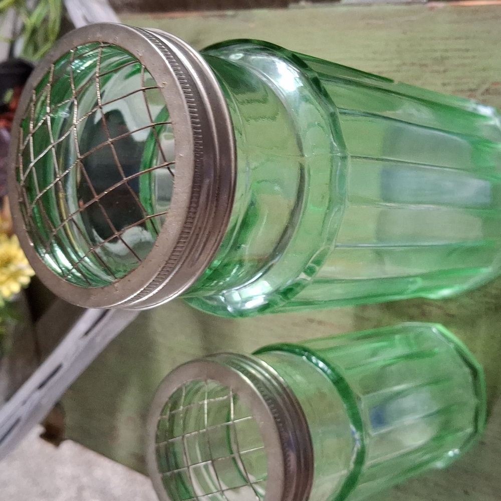 Set Of 2 Reproduction Depression Glass Frog Jars - Picture 2 of 3